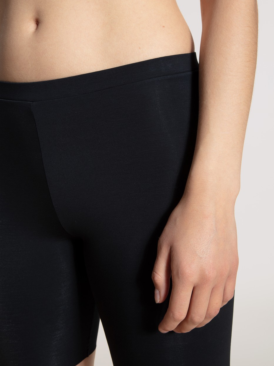 Damen - Radlerhose aus Modal in Schwarz, Einfarbig aus Serie Natural Skin von CALIDA, Detail