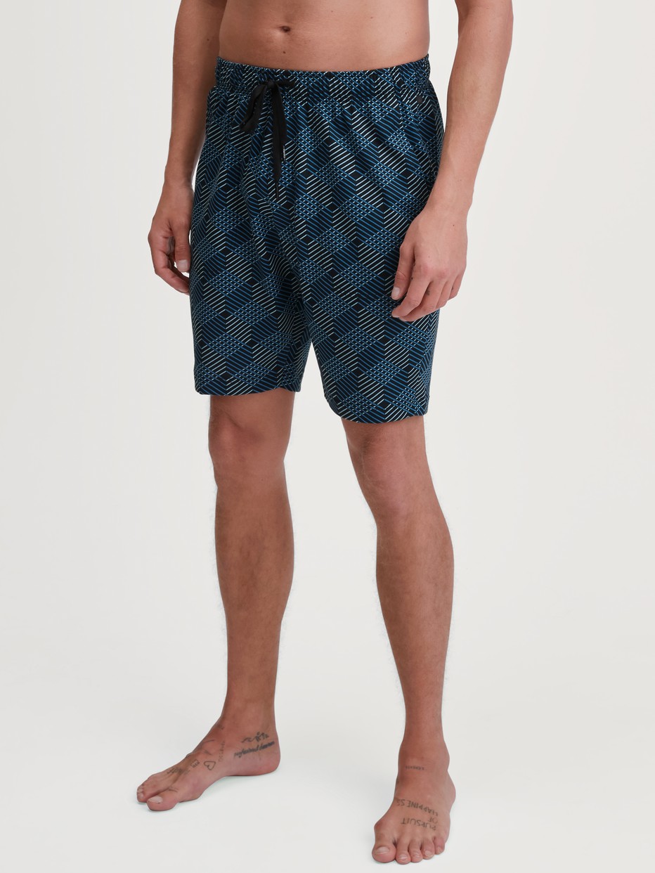 Le mannequin Homme porte le/la Bermduda en 100% coton de couleur Noir, À motifs, de la série RMX Sleep Leisure de CALIDA, Vue de face