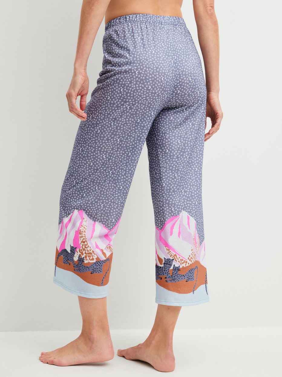 Le mannequin Femme porte le/la  en Coton de couleur Gris, Motif, de la série Sleep Over M&M de CALIDA, Vue arrière