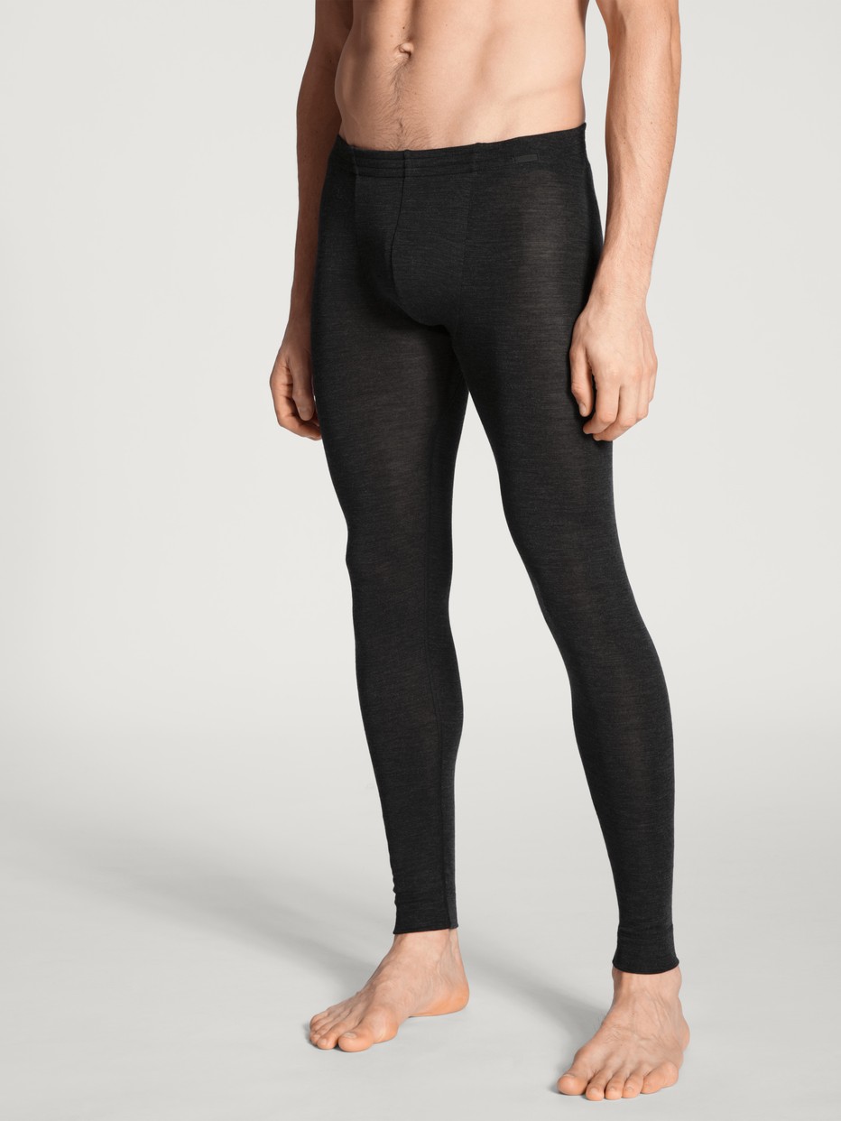 Herren-Model trägt Longpants aus Wolle und Seide aus Wolle in Blau, Einfarbig aus Serie Wool & Silk von CALIDA, Vorderansicht