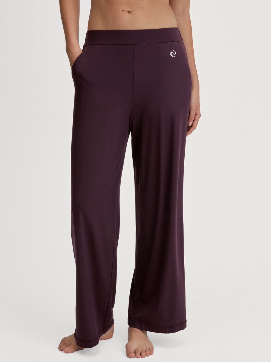 Women model is wearing Pyjama bottom made of Modal in Brown, Unicoloured from the DSW Balancing series by CALIDA, Front view
