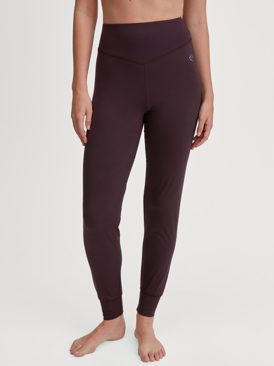 Le mannequin Femme porte le/la Bas de pyjama avec poignets en Modal de couleur Marron, Unicolore, de la série DSW Balancing de CALIDA, Vue de face
