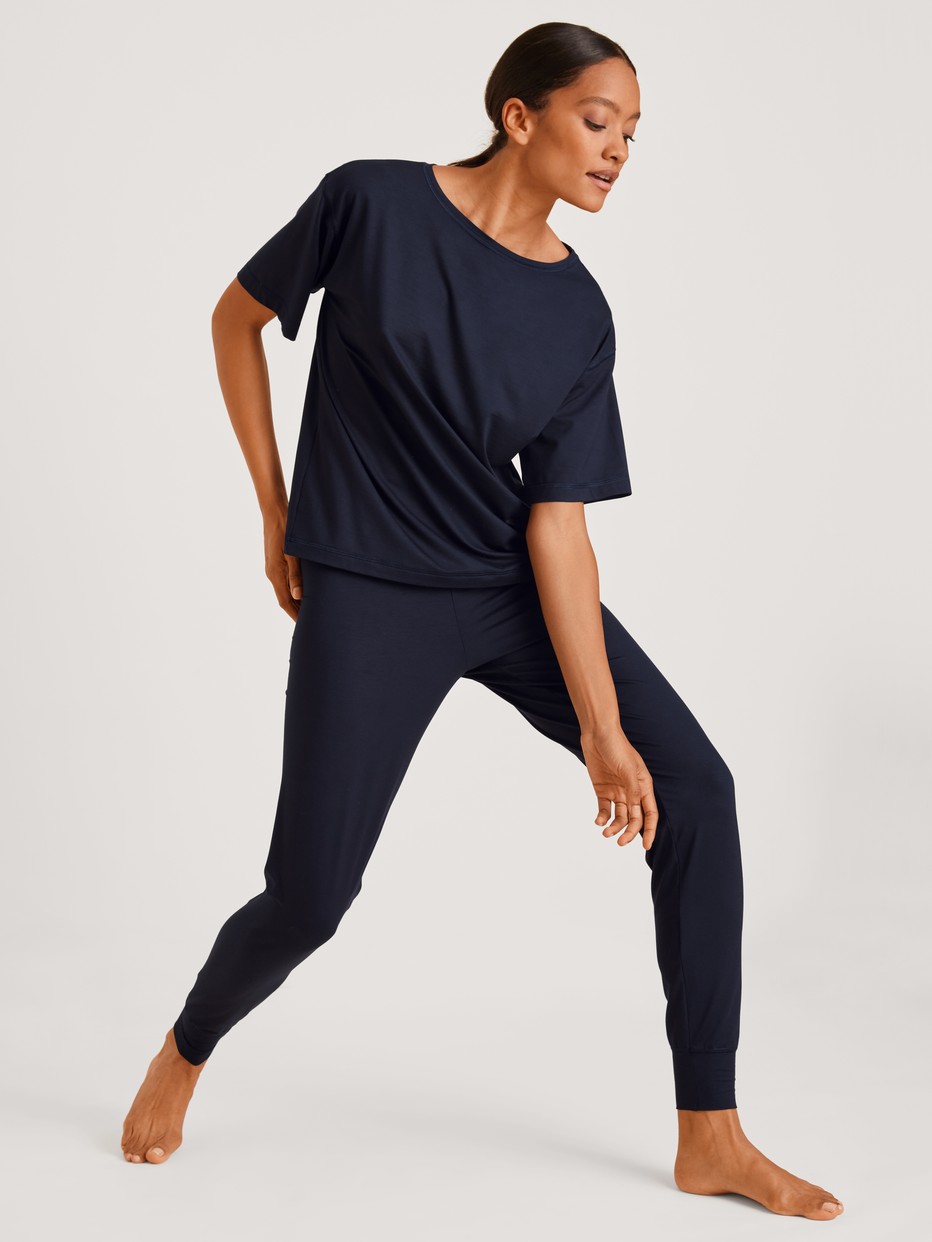 Women model is wearing Pyjama bottom with cuffs made of Modal in Blue, Unicoloured from the DSW Balancing series by CALIDA, Front view, Outfit