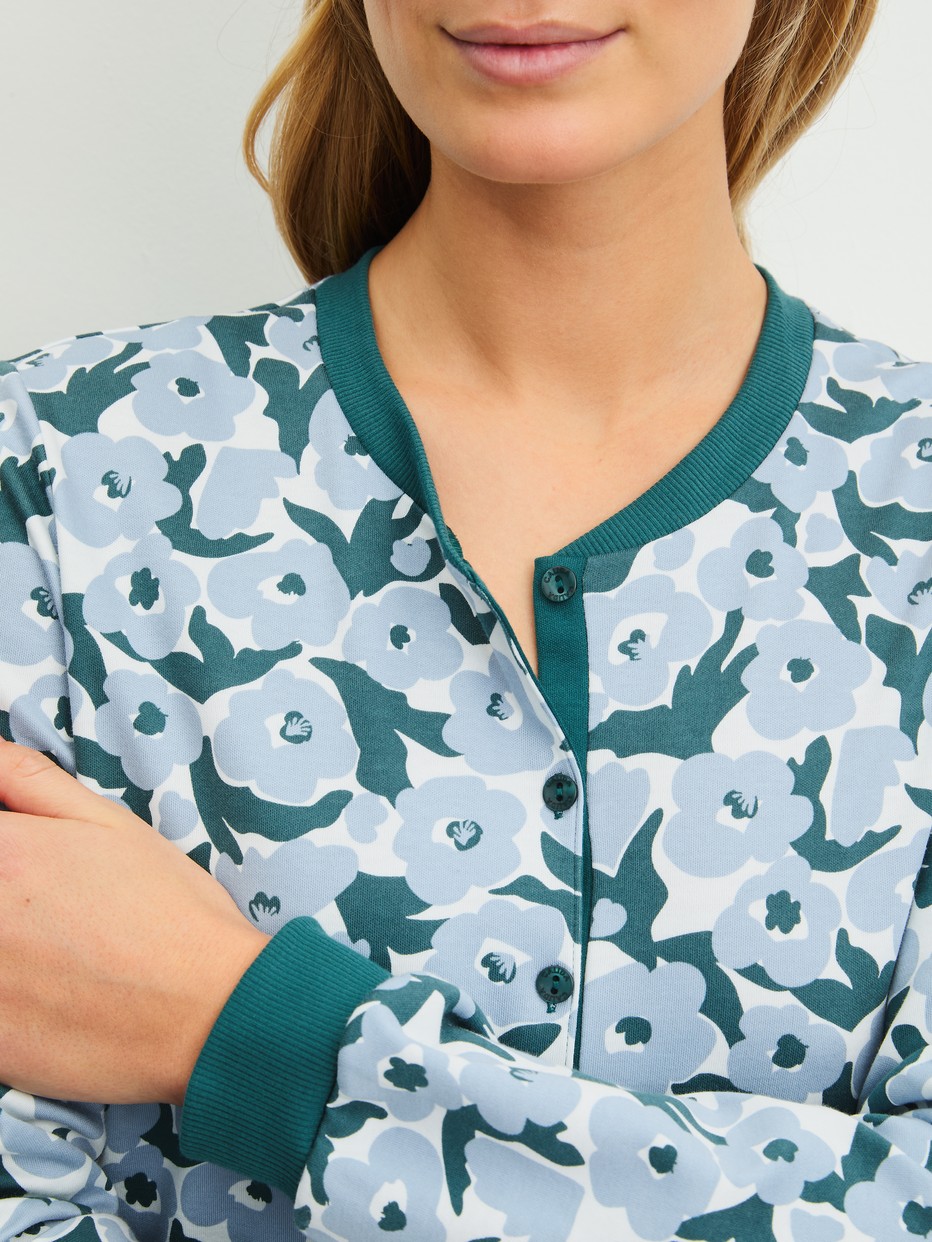 La modella / Il modello Donna indossa  in 100% cotone di colore Turchese, Floreale, della serie Midnight Flowers di CALIDA, Dettaglio