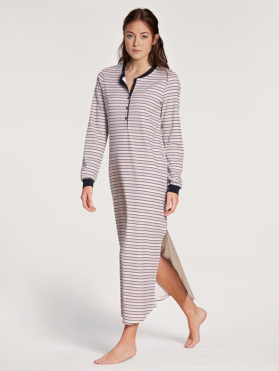 Long-sleeved nightdress