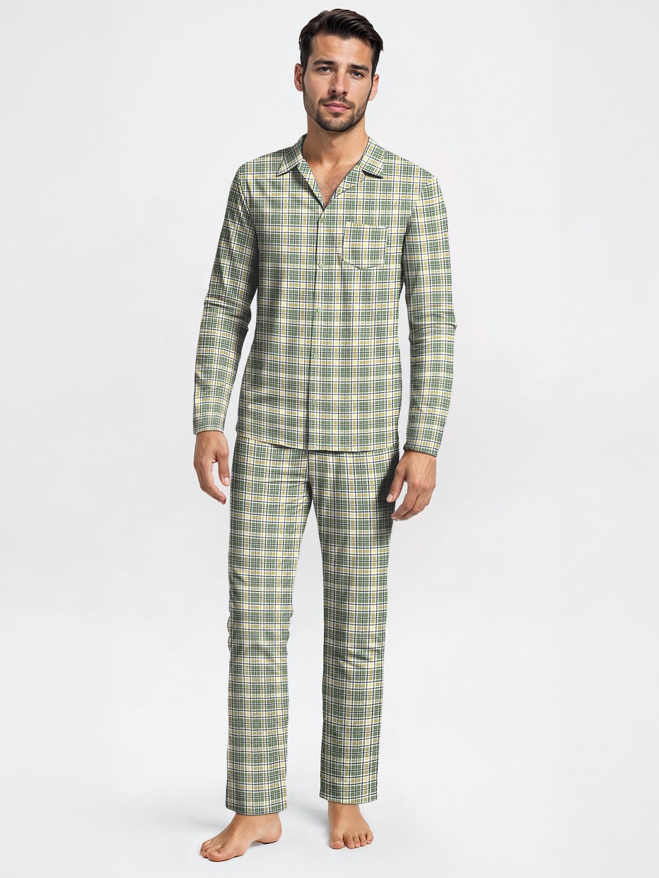 Le mannequin Homme porte le/la Pyjama à boutons en 100% coton de couleur Vert, À carreaux, de la série Nightwear Xtra de CALIDA, Vue de face