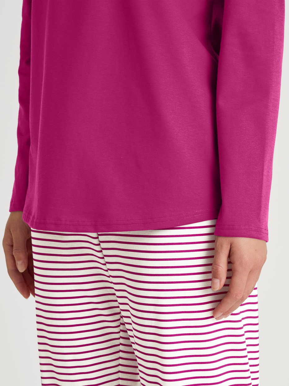 Women model is wearing Pyjamas, long made of 100% Cotton in Red, Patterned from the Cotton Special series by CALIDA, Detail