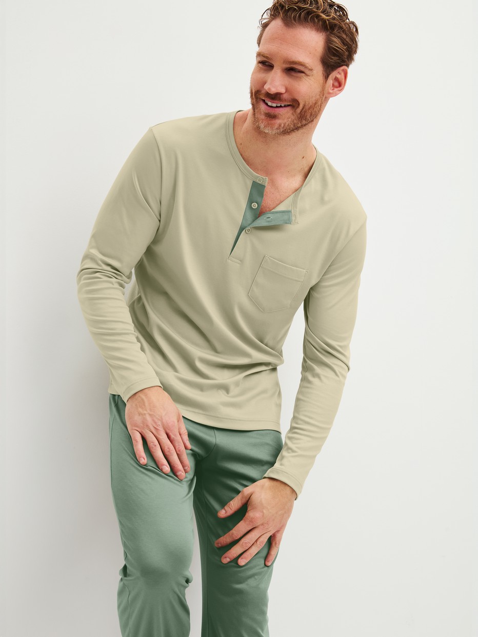 Men model is wearing Pyjamas, long made of Cotton in Green, Unicoloured from the Relax Superlight series by CALIDA, Additional Image