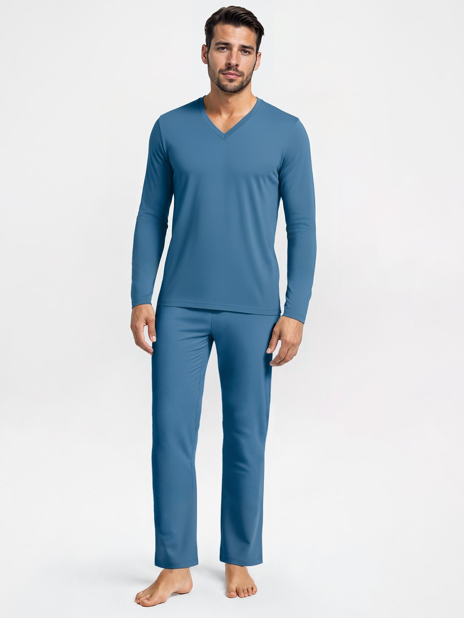 Le mannequin Homme porte le/la Pyjama, longue en 100% coton de couleur Bleu, Unicolore, de la série Nightwear Xtra de CALIDA, Vue de face