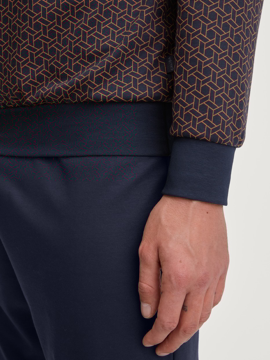Men model is wearing Pyjama with cuff made of 100% Cotton in Blue, Unicoloured from the Relax Choice 1 series by CALIDA, Detail