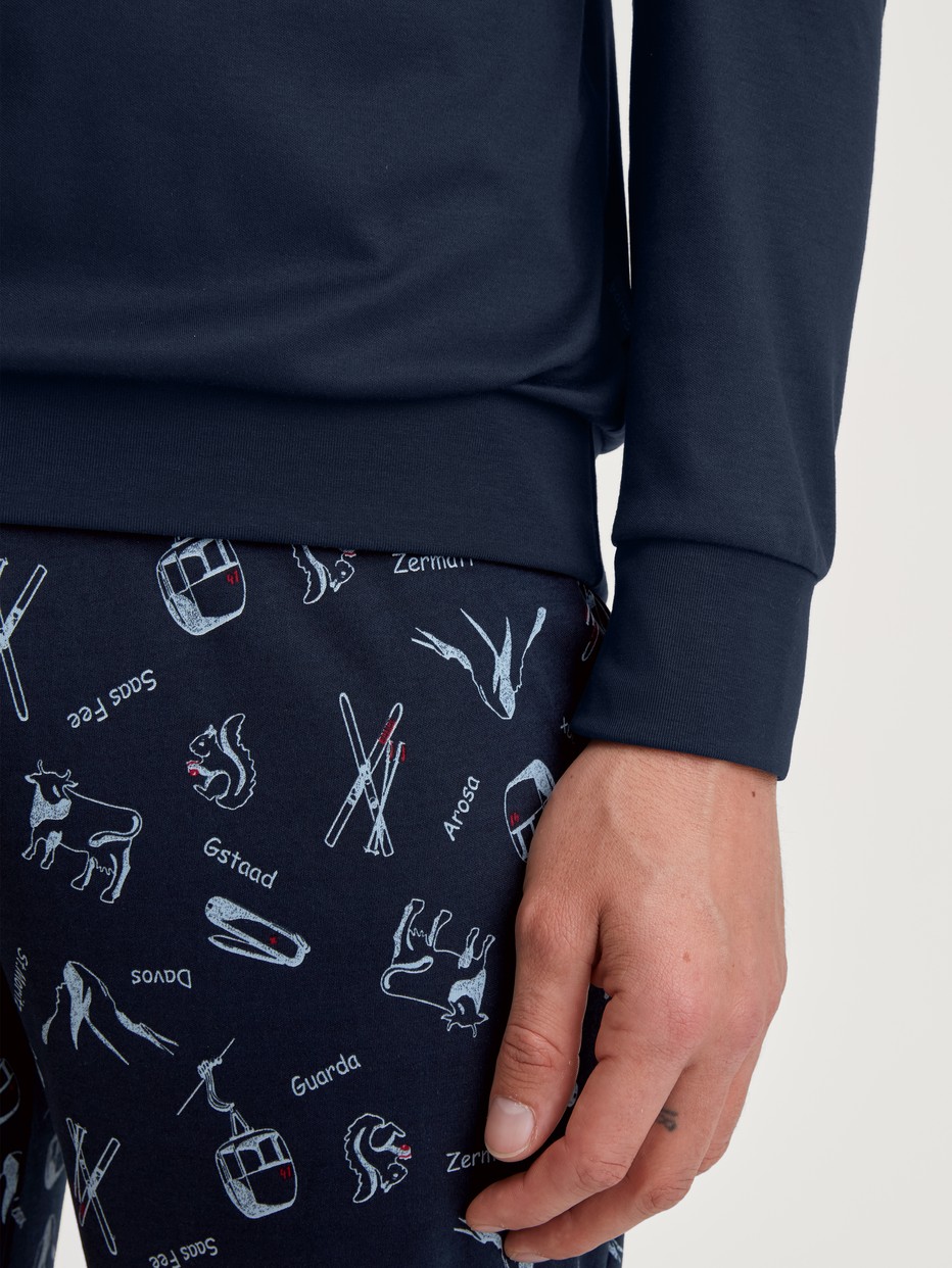 Men model is wearing Pyjama with cuff made of 100% Cotton in Blue, Patterned from the Relax Swiss Resort series by CALIDA, Detail