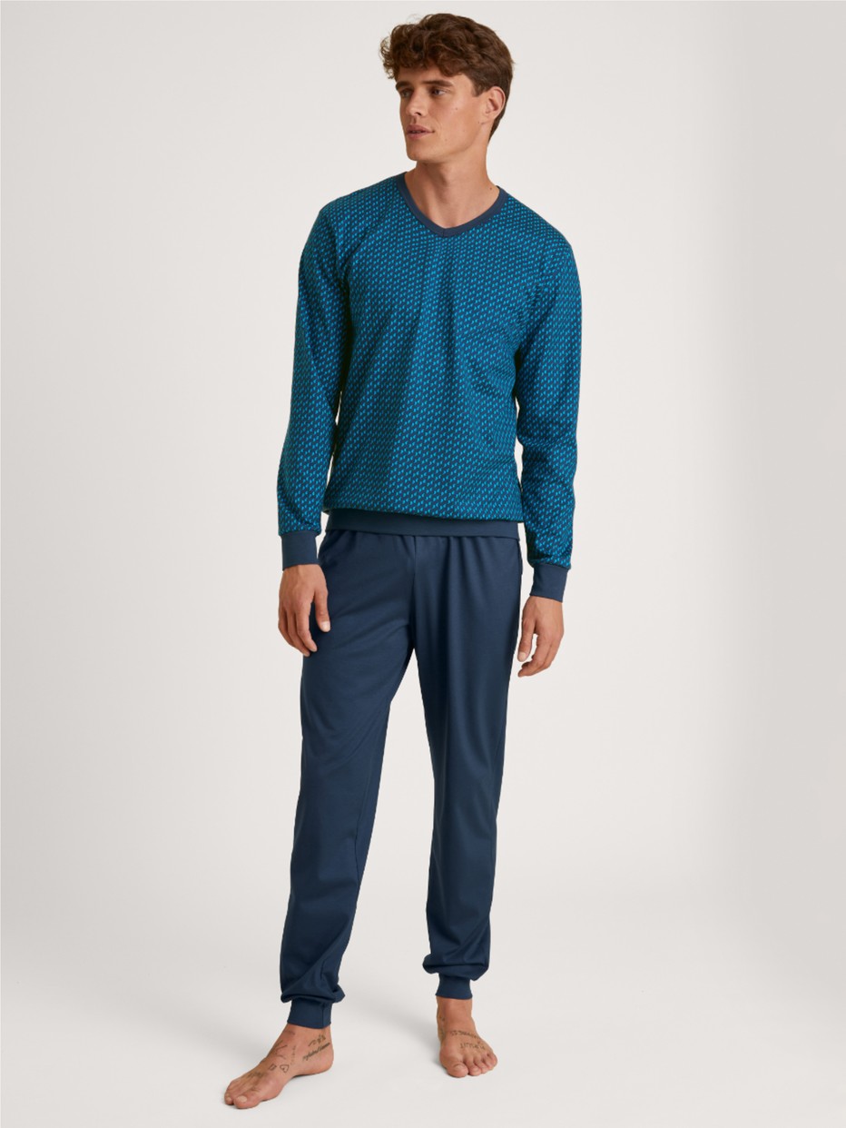 Le mannequin Homme porte le/la Pyjama avec bords élastiques en 100% coton de couleur Turquoise, À motifs, de la série Nightwear Xtra de CALIDA, Vue de face