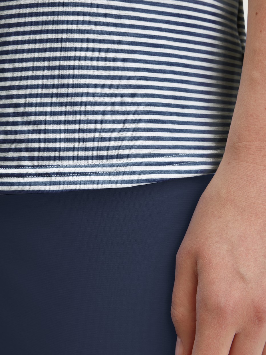 Women model is wearing Capri Pyjama made of 100% Cotton in Blue, Patterned from the Cotton Special series by CALIDA, Detail
