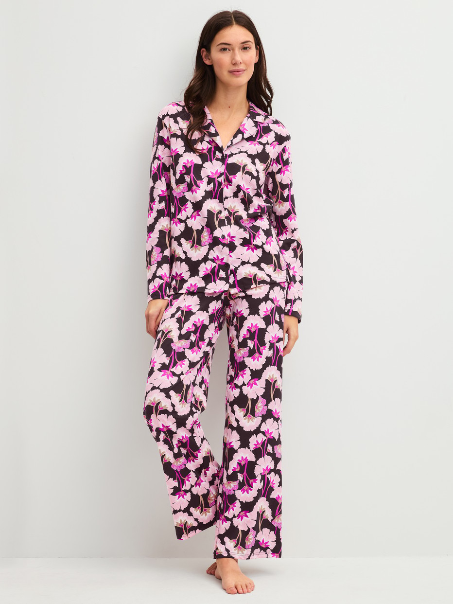 Women model is wearing Button-Up Pyjama made of 100% Cotton in Pink, Floral from the Autumn Dreams series by CALIDA, Front view