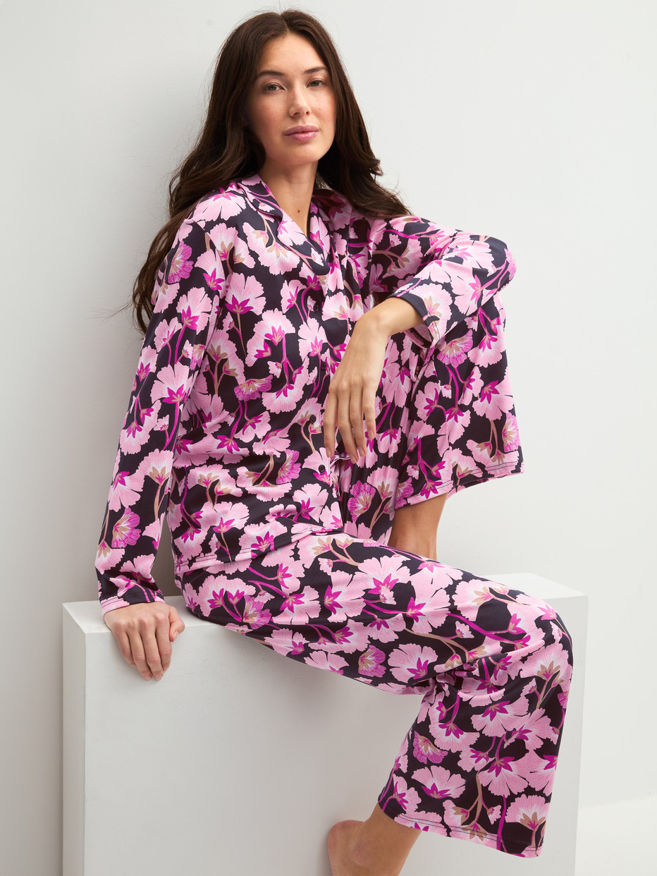 Women model is wearing Button-Up Pyjama made of 100% Cotton in Pink, Floral from the Autumn Dreams series by CALIDA, Additional Image