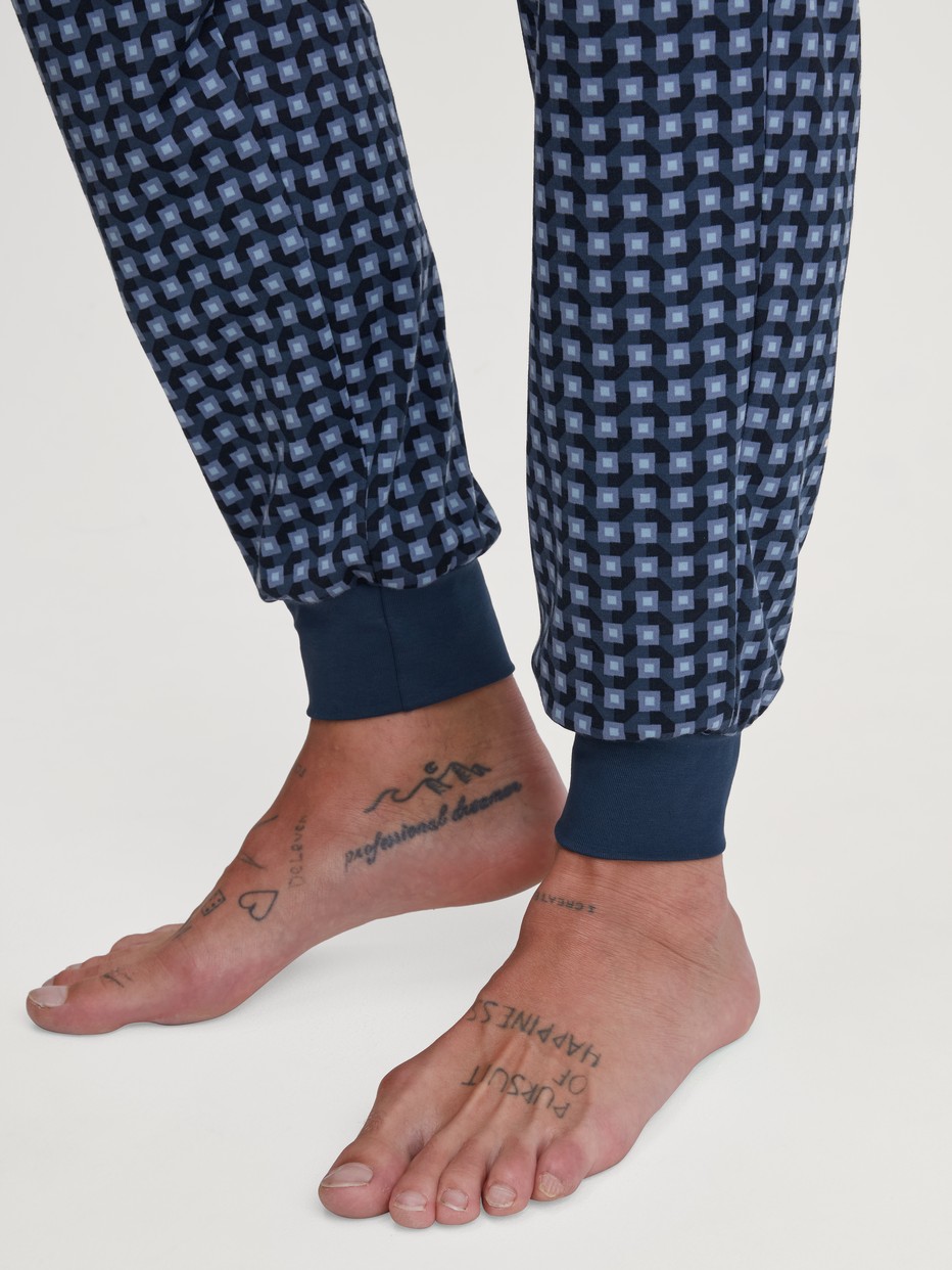 Men model is wearing Pyjama with cuff made of 100% Cotton in Blue, Checked from the Relax Streamline 1 series by CALIDA, Detail