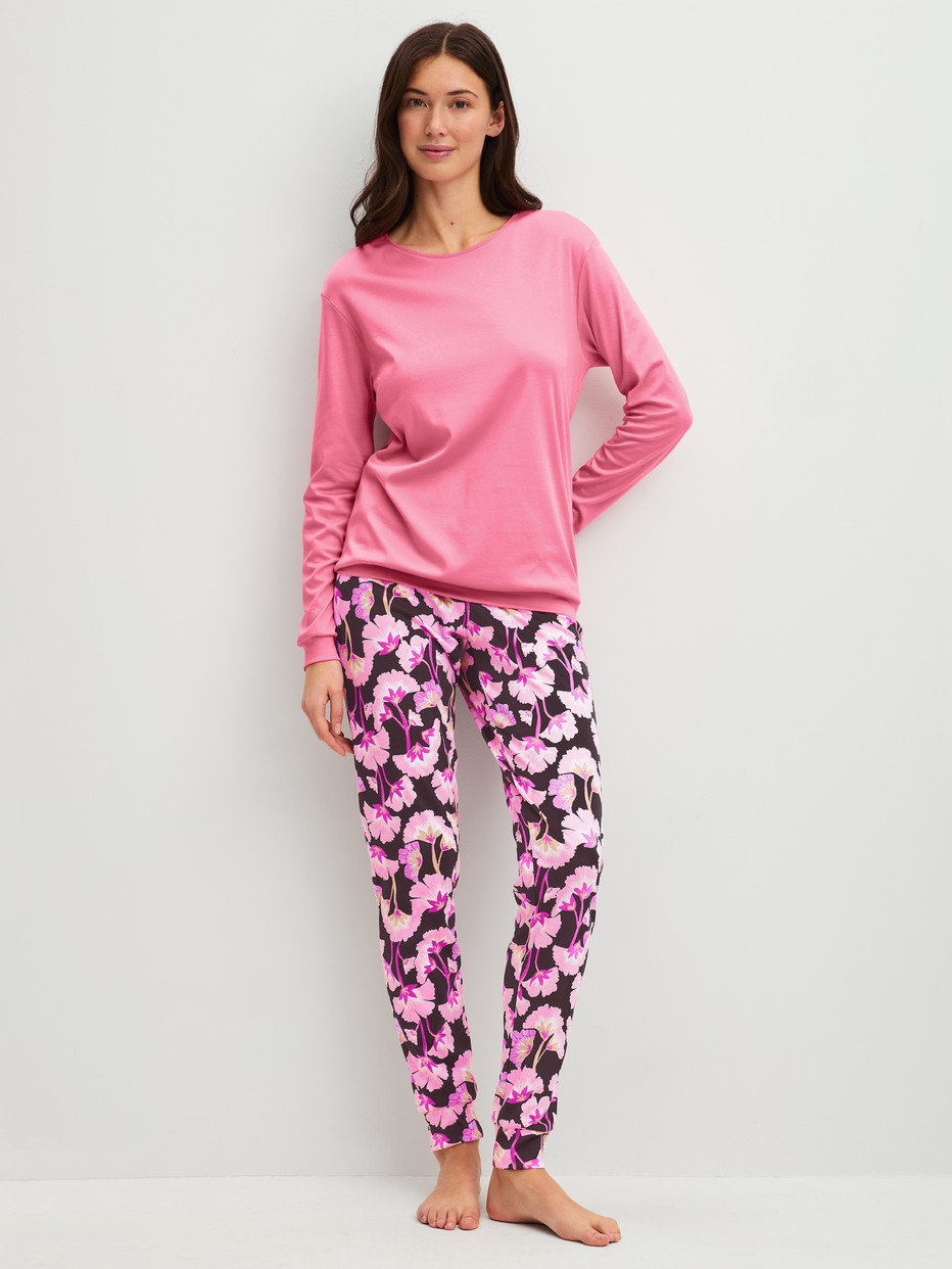 Women model is wearing Pyjama with cuff made of 100% Cotton in Pink, Floral from the Autumn Dreams series by CALIDA, Front view
