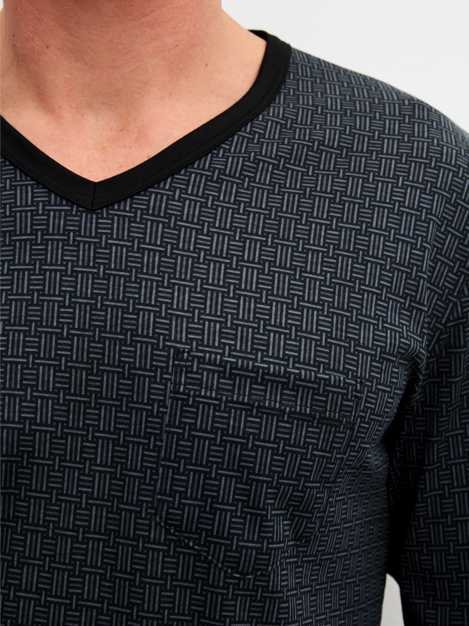 Men model is wearing Pyjama with cuff made of 100% Cotton in Black, Patterned from the Relax Streamline 2 series by CALIDA, Detail