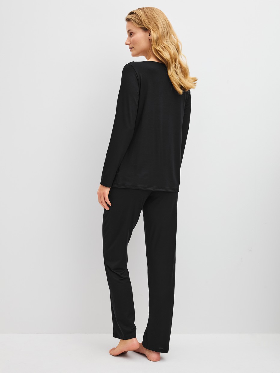 Le mannequin Femme porte le/la  en Modal de couleur Noir, Dentelle, de la série Elegant Dreams de CALIDA, Vue arrière
