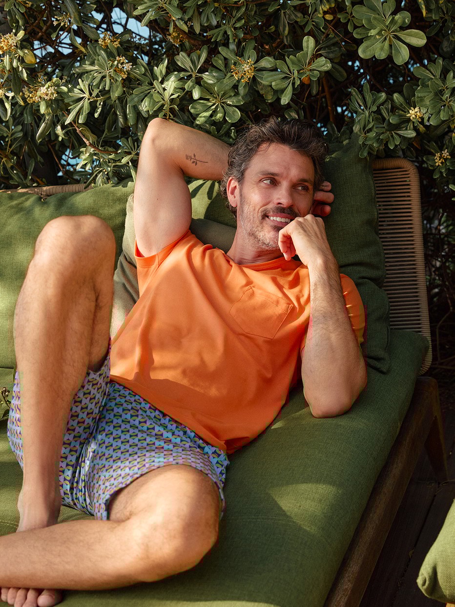 Men model is wearing Short pyjama made of 100% Cotton in Orange, Patterned from the Relax Imprint 4 series by CALIDA, Front view