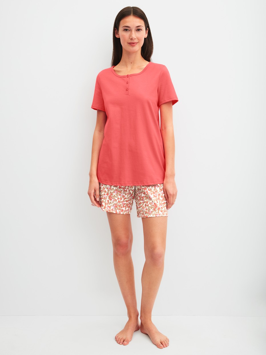 Women model is wearing Short pyjama made of 100% Cotton in Red, Floral from the Flower Nights series by CALIDA, Front view