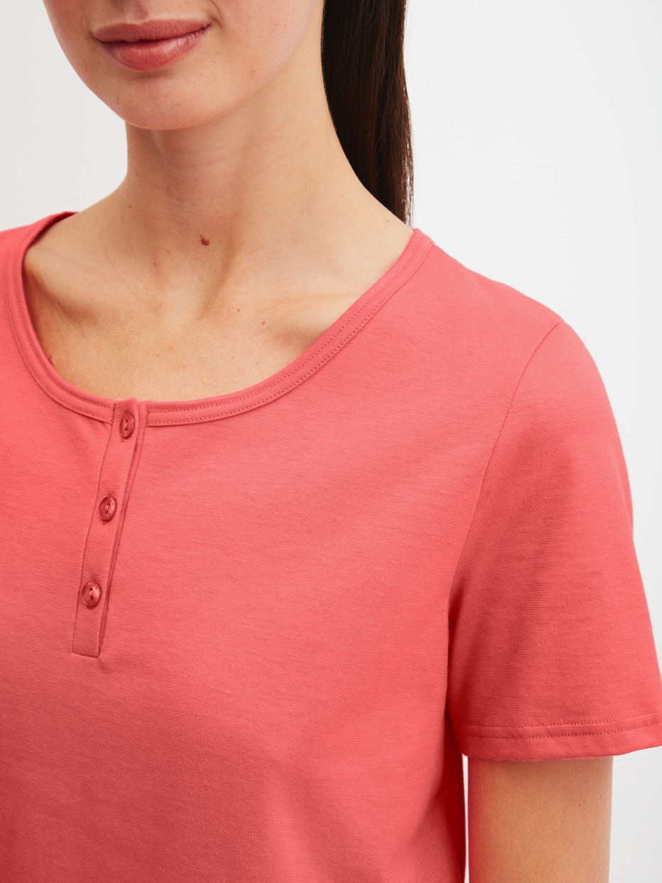 Women model is wearing Short pyjama made of 100% Cotton in Red, Floral from the Flower Nights series by CALIDA, Detail