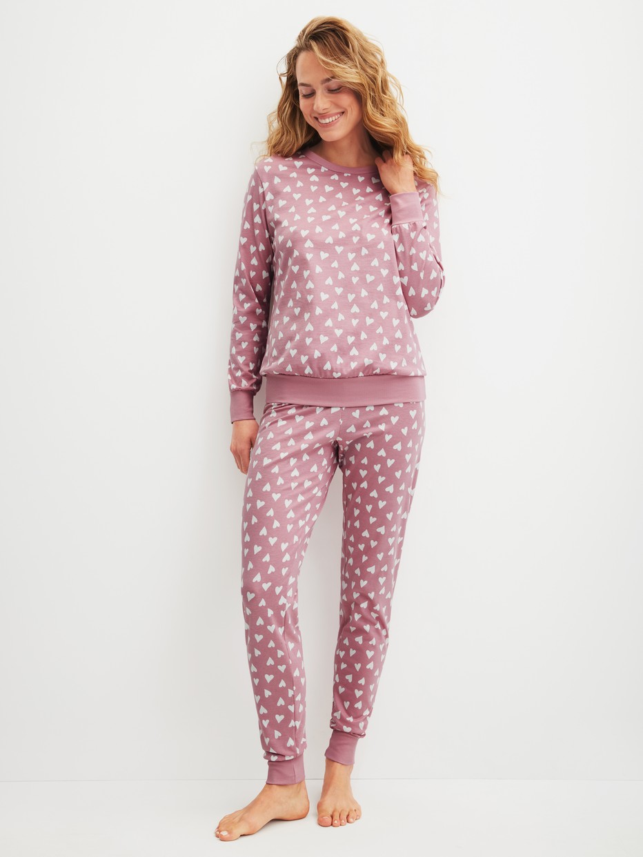Damen-Model trägt Bündchen-Pyjama aus 100% Baumwolle in Rosa, Gemustert aus Serie Cotton Special von CALIDA, Vorderansicht