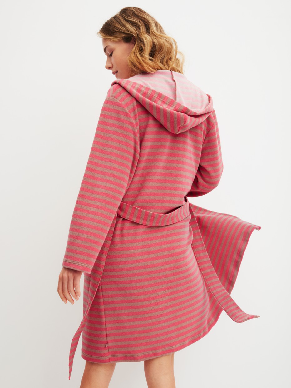 Women model is wearing Bathrobe, length 100 cm made of Cotton in Brown, Striped from the Lounge Stripe series by CALIDA, Additional Image