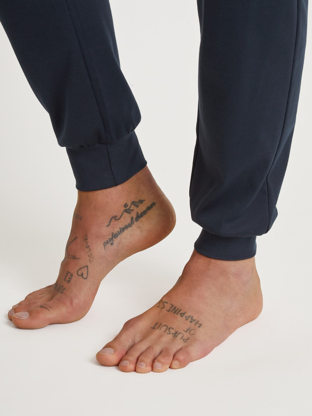 RELAXFIT リラックスフィット Benjamin camel Men's Slim Fit Smart 360 Flex Alpha Khaki Pants – Dockers®