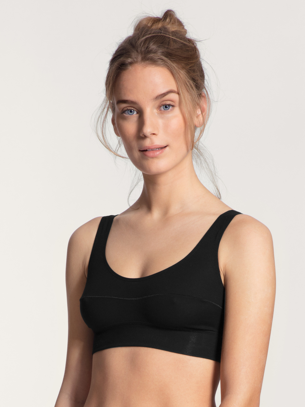 CALIDA Elastic Bustier mit Softbundfür Damen, M, Schwarz, Der Bestseller, dem Frauen vertrauen – über 1Mio-mal verkauft!