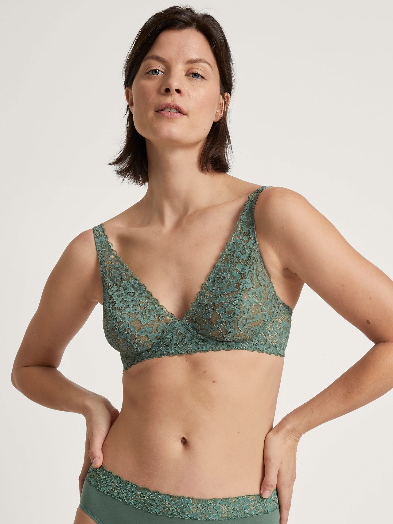 CALIDA Natural Comfort Lace Spitzen-BH ohne Bügelfür Damen, 75C, Grün, Feminine Spitze trifft soften Halt – für natürlichen Komfort ohne Bügel