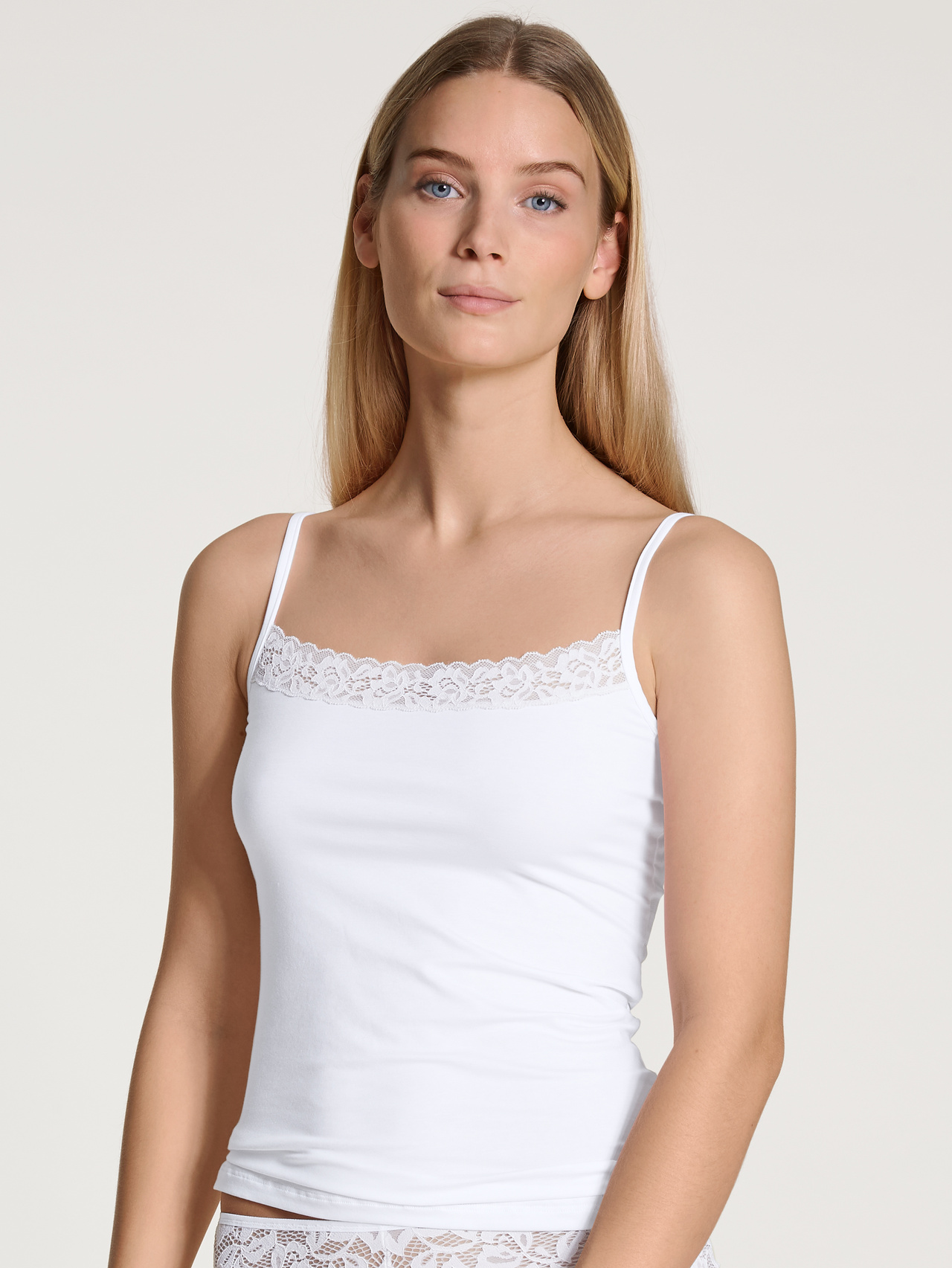 CALIDA Natural Comfort Lace Spaghetti-Topfür Damen, L, Weiß, Beste Baumwolle, zarte Spitze, kompromissloser Komfort