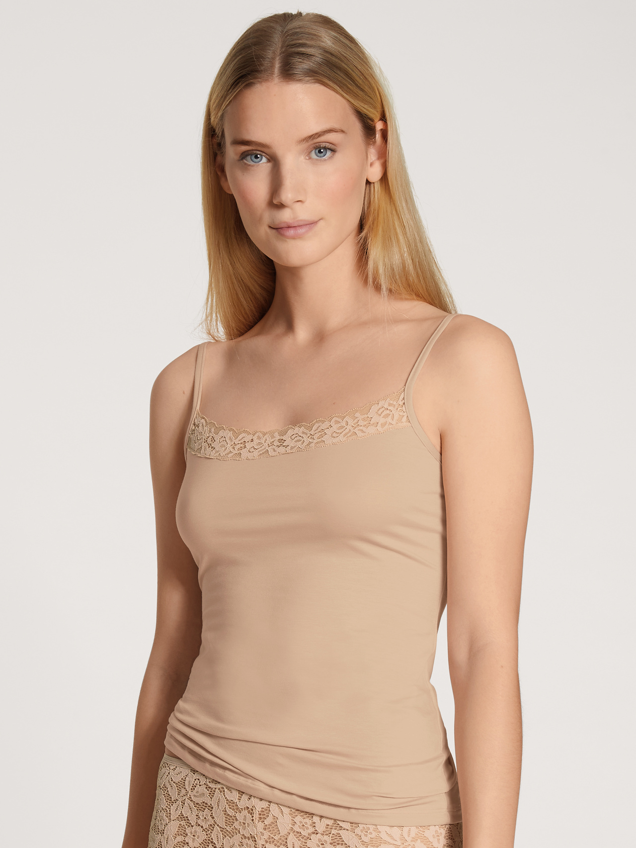 CALIDA Natural Comfort Lace Spaghetti-Topfür Damen, S, Beige, Beste Baumwolle, zarte Spitze, kompromissloser Komfort