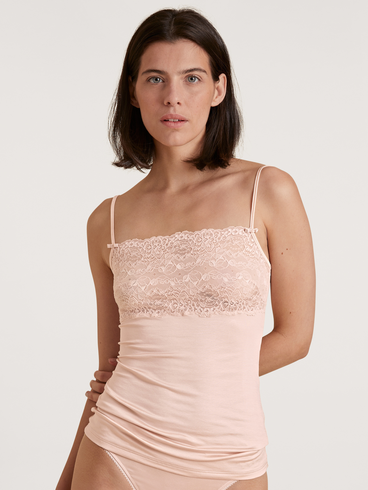 CALIDA Sensual Secrets Spaghetti-Top mit breitem Spitzensaumfür Damen, XS, Beige, Das sinnliche Geheimnis komfortabler Eleganz