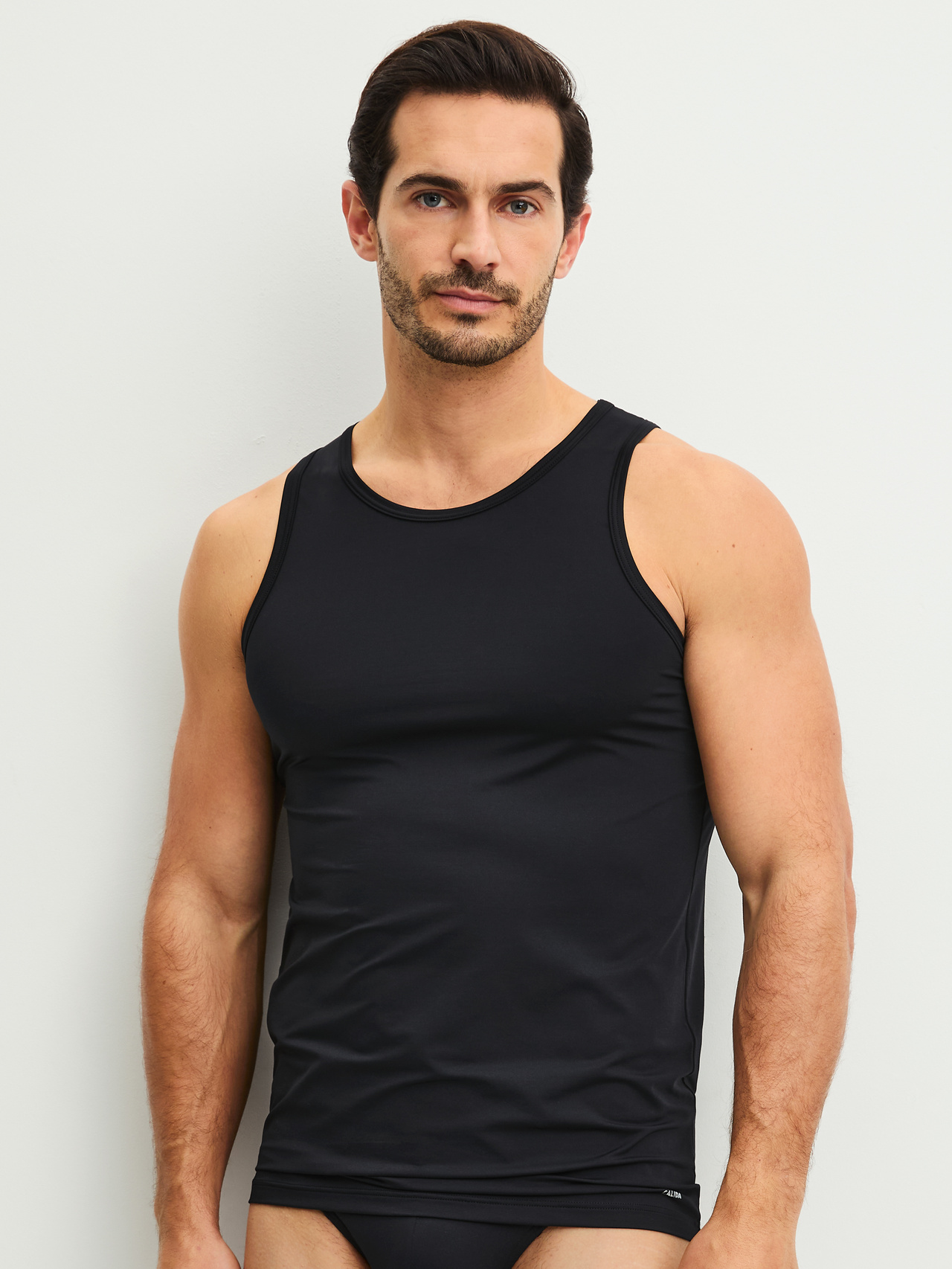 CALIDA Micro Stretch Tank-Topfür Herren, S, Schwarz, Maskuline Silhouette mit klarer Linienführung und breiten Trägern