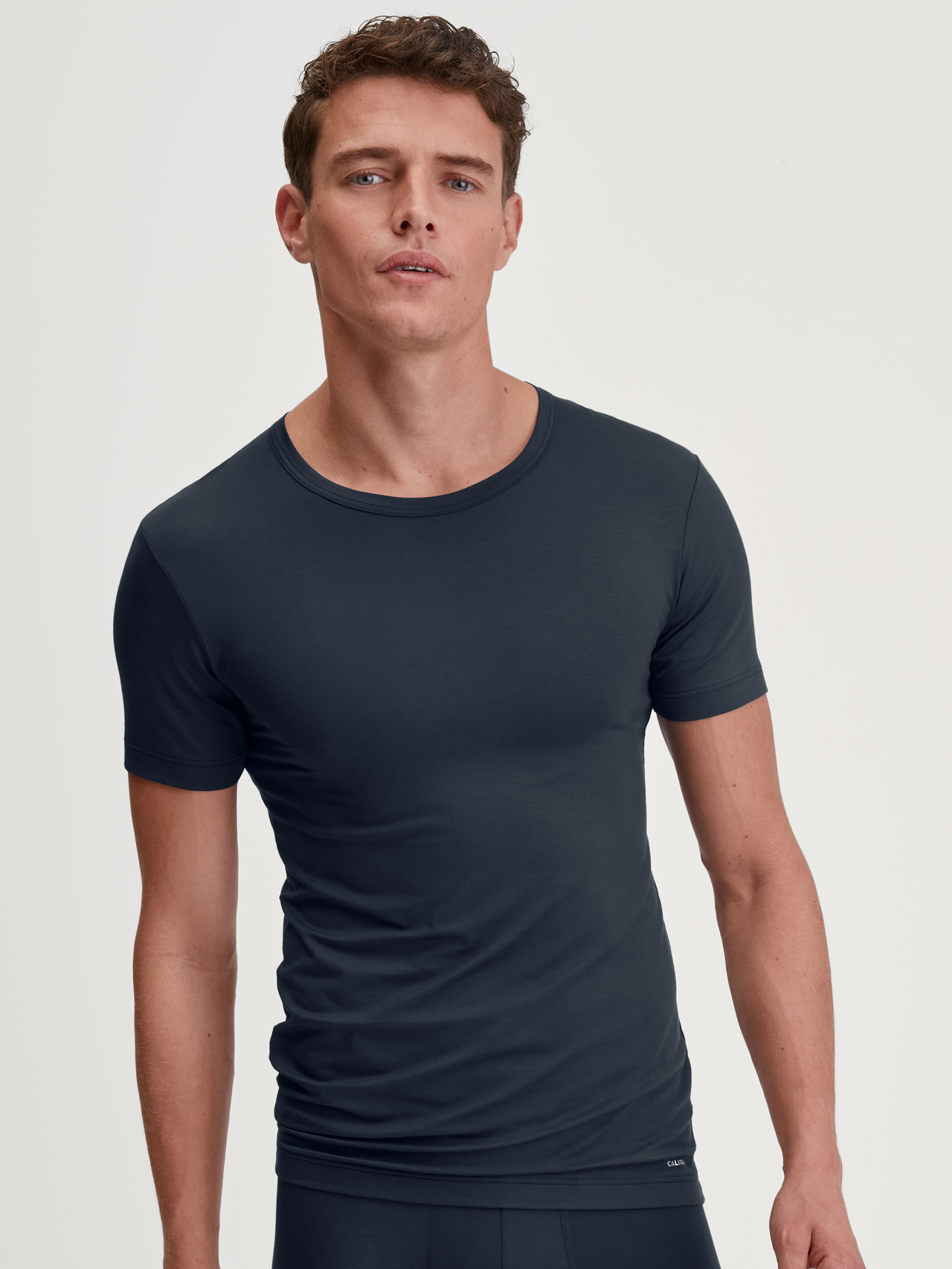 CALIDA Balanced Day Kurzarm-Shirt, Rundhalsfür Herren, S, Blau, Sanft zur Haut – smart im Alltag