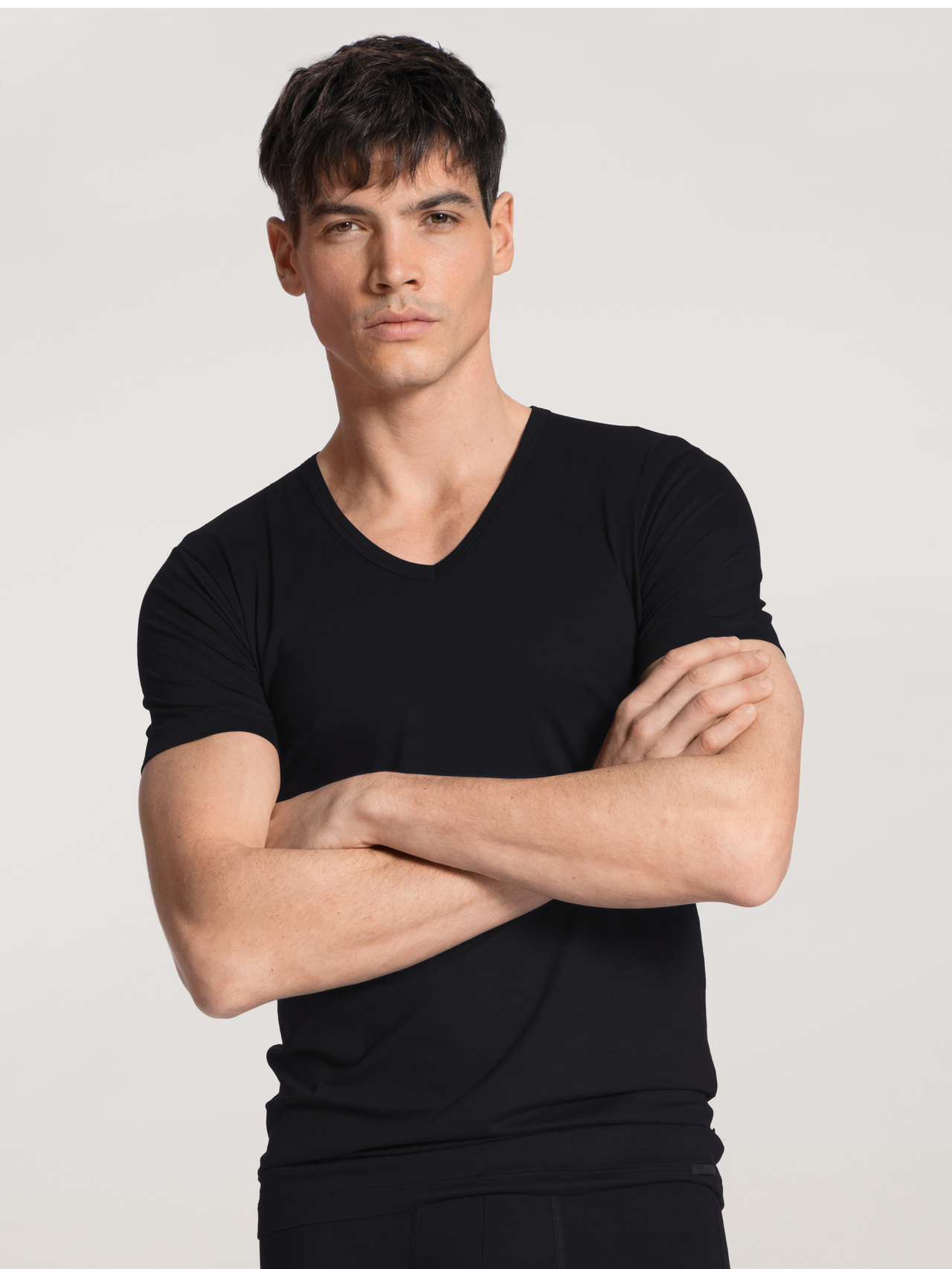 CALIDA Focus T-Shirt, V-Neckfür Herren, L, Schwarz, Der perfekte Material-Mix, supersoft und funktional