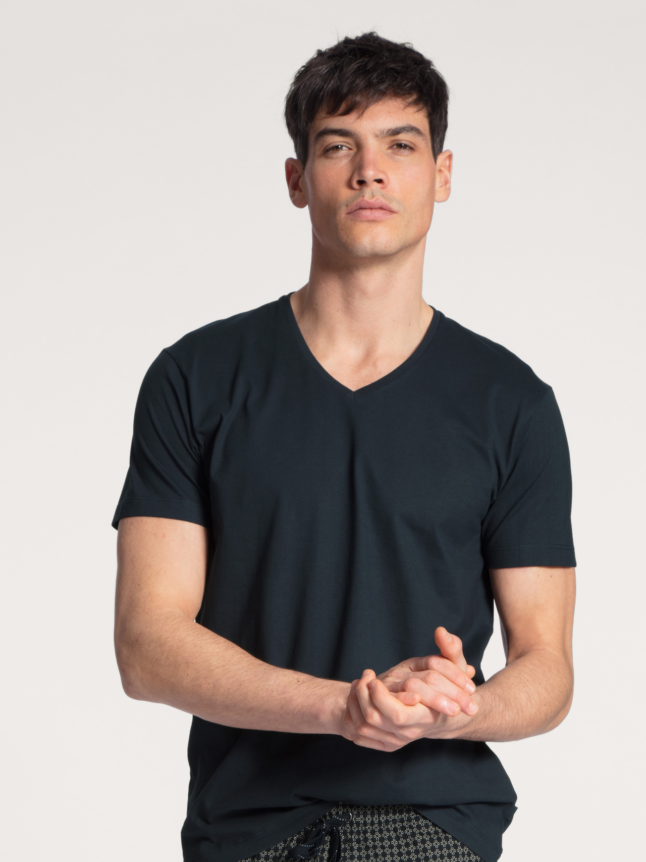 CALIDA Remix Basic Sleep Kurzarm-Shirt, V-Neckfür Herren, XL, Blau, Vielfältig kombinierbar für sportlich entspannte Momente