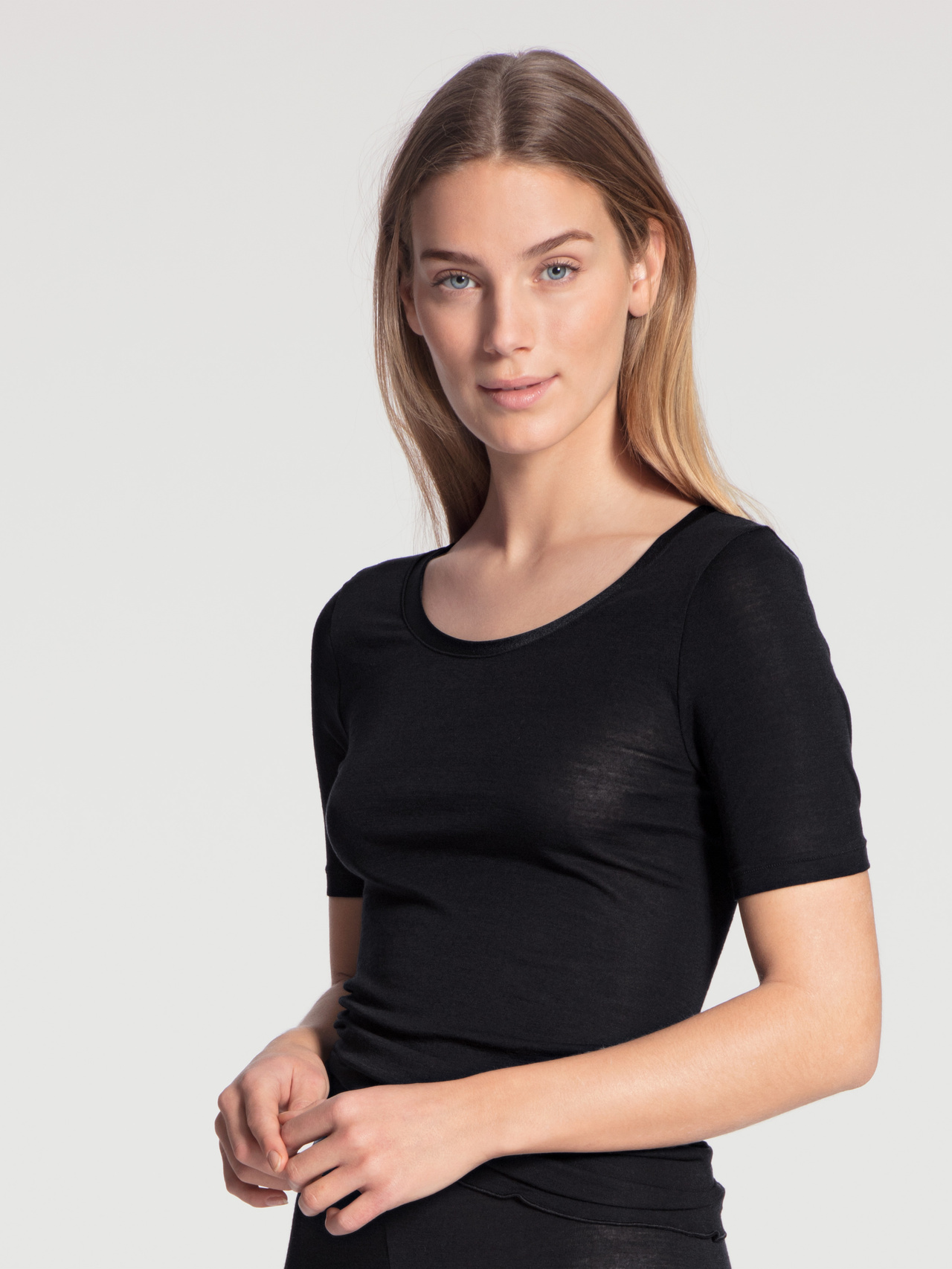 CALIDA True Confidence Kurzarm-Shirt aus Wolle-Seidefür Damen, S, Schwarz, Ein Tagtraum aus wärmender Wolle und wertvoller Seide