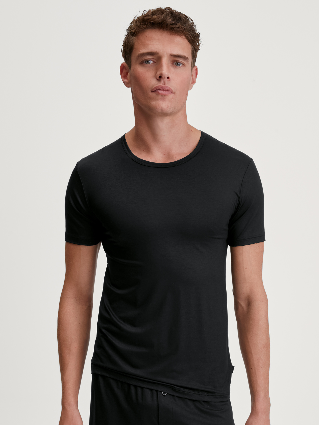 CALIDA Natural Cooling T-Shirtfür Herren, XL, Schwarz, Natürlich kühlend, atmungsaktiv und ultraweich