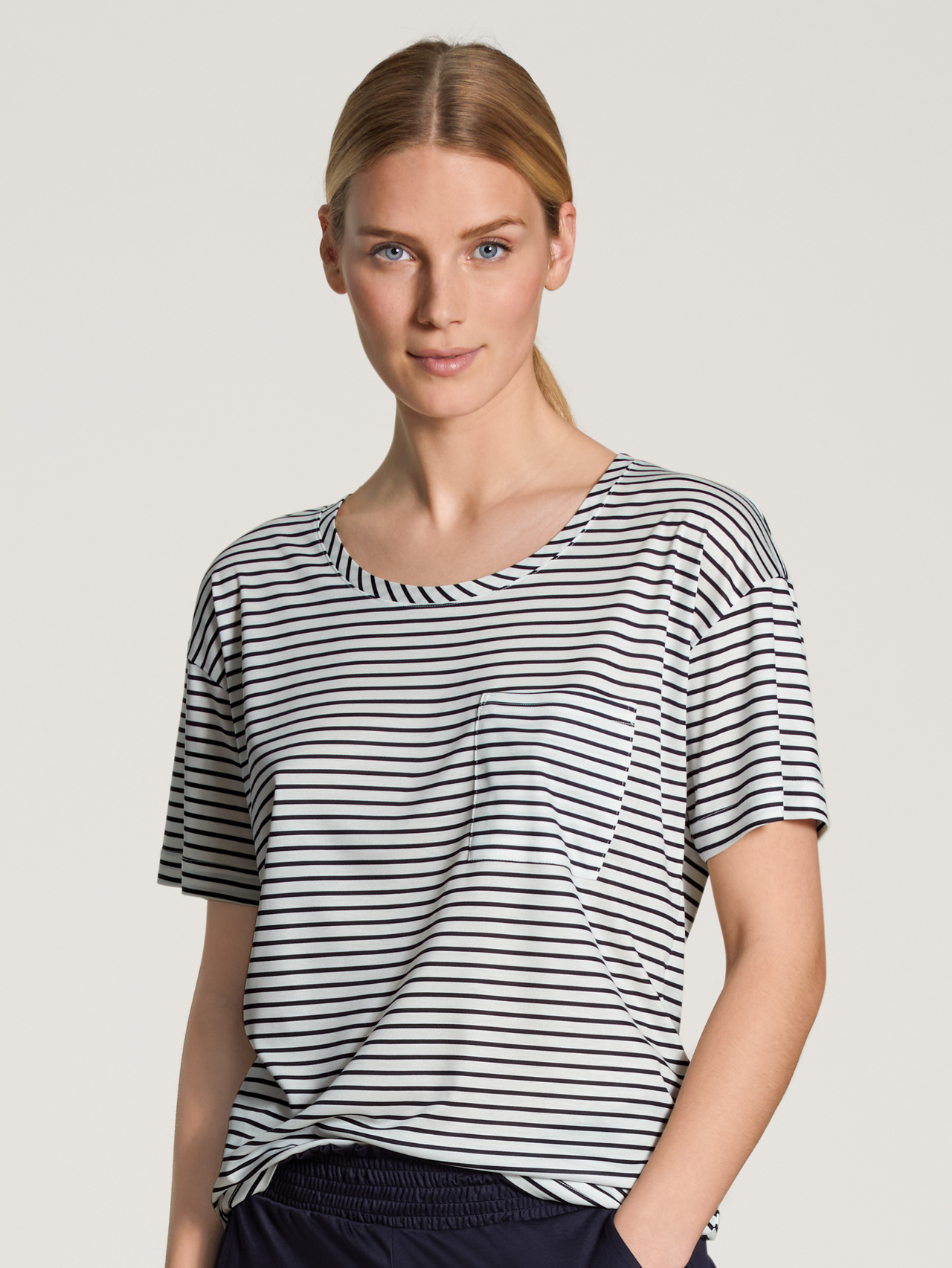 CALIDA Circular Sleep Kurzarm-Shirtfür Damen, XXS, Blau, Natürliche Leichtigkeit, maritimer Look