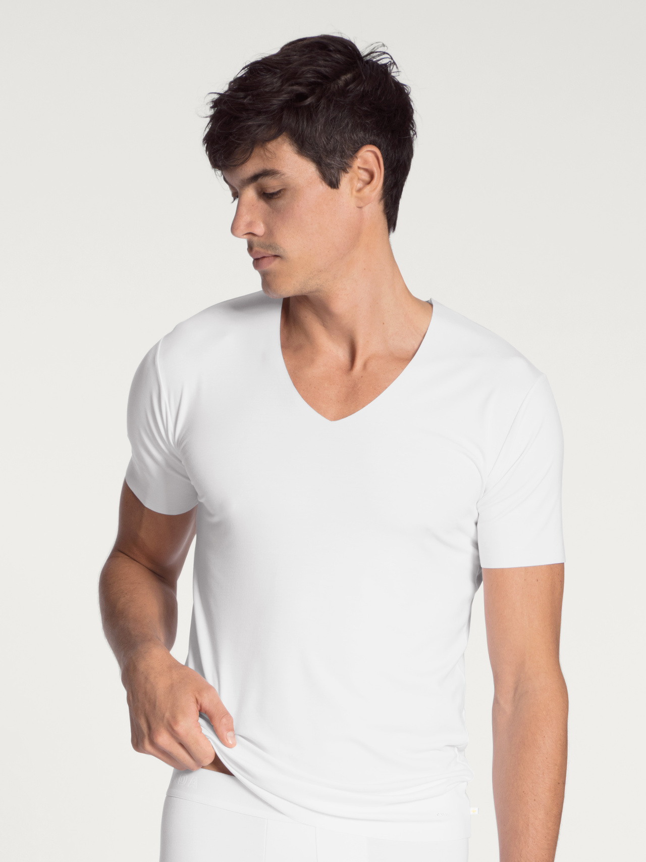 CALIDA Clean Line Kurzarm-Shirt, V-Neckfür Herren, S, Weiß, Fantastische Funktionalität in Bestform