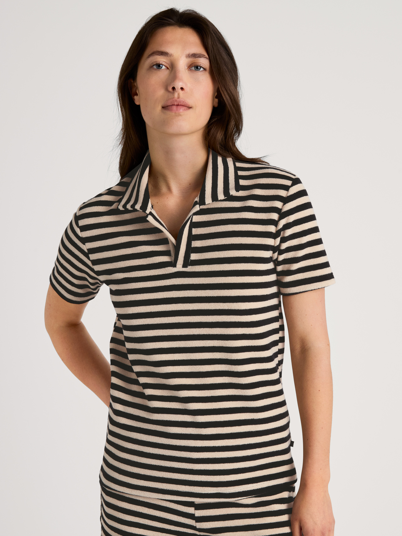 CALIDA Lounge Stripe Polo-Shirtfür Damen, S, Schwarz, Mit Frottee-Qualität zum lieblings Mix & Match-Style