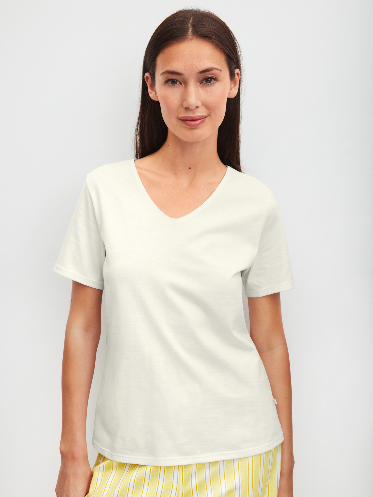 CALIDA Favourites Ocean T-shirt mit V-Neckfür Damen, M, Weiß, Leichtes Bio-Baumwollshirt für moderne Sommer-Basics im Mix-&-Match Stil