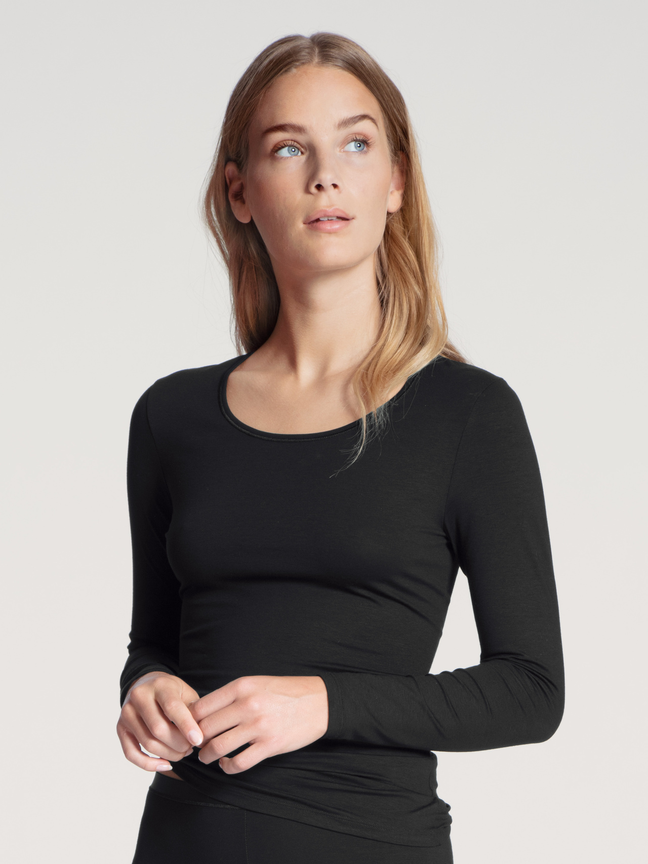 CALIDA Natural Comfort Langarm-Shirt, Rundhalsfür Damen, XXS, Schwarz, Beste Baumwolle, kompromissloser Komfort für jeden Tag