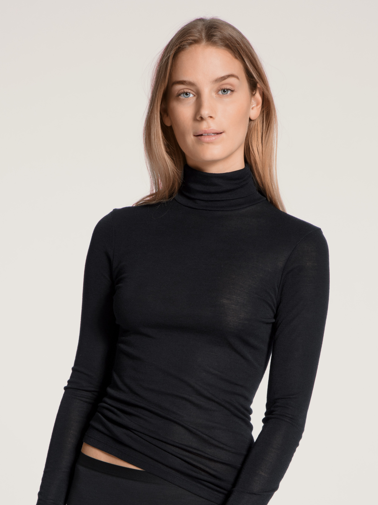 CALIDA True Confidence Langarm-Shirt mit Rollkragen aus Wolle-Seidefür Damen, M, Schwarz, Ein Tagtraum aus wärmender Wolle und wertvoller Seide