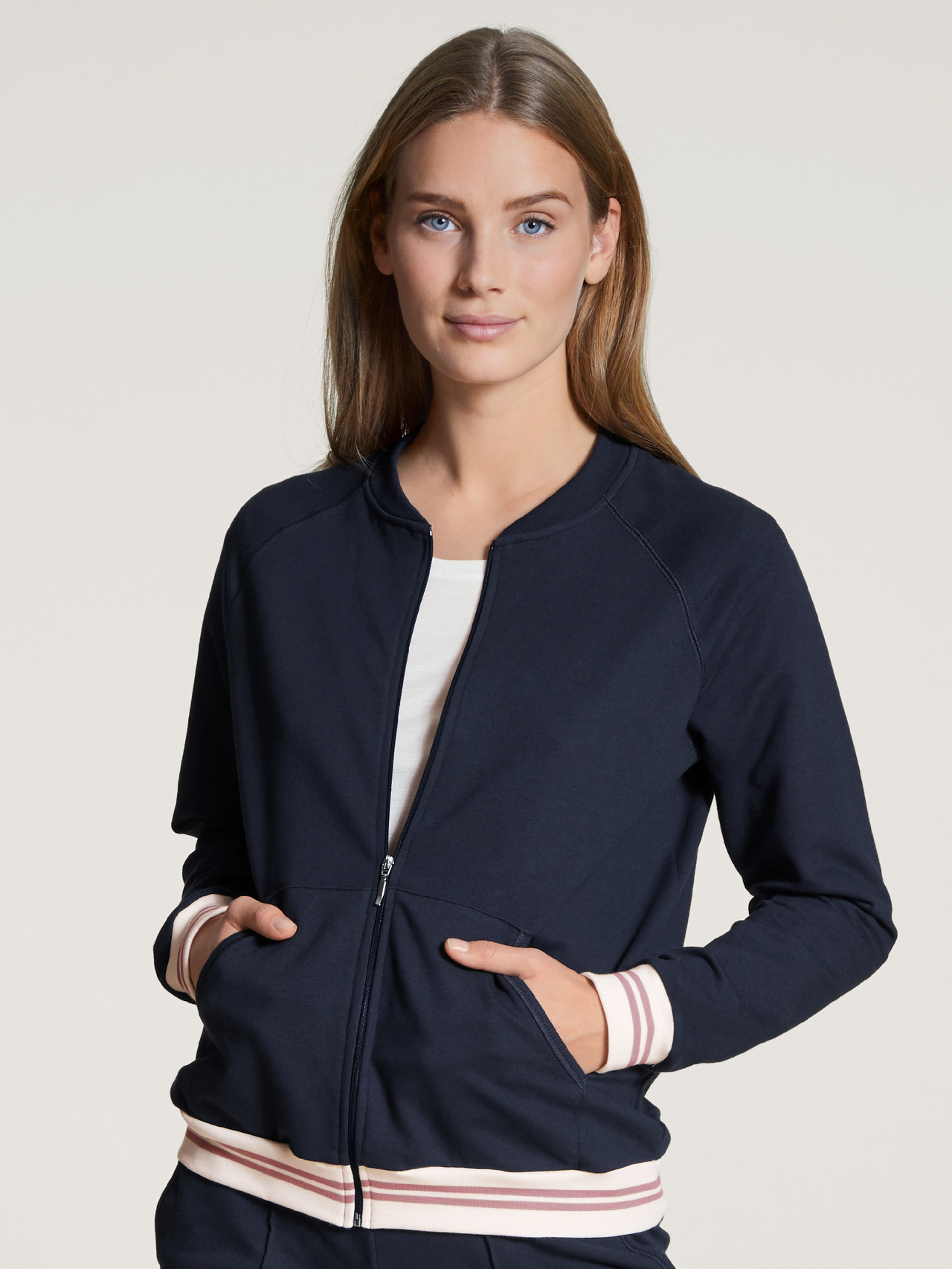 CALIDA Favourites Lounge Lounge-Jackefür Damen, XS, Blau, Unsere abwechslungsreiche Lieblings-Loungewear