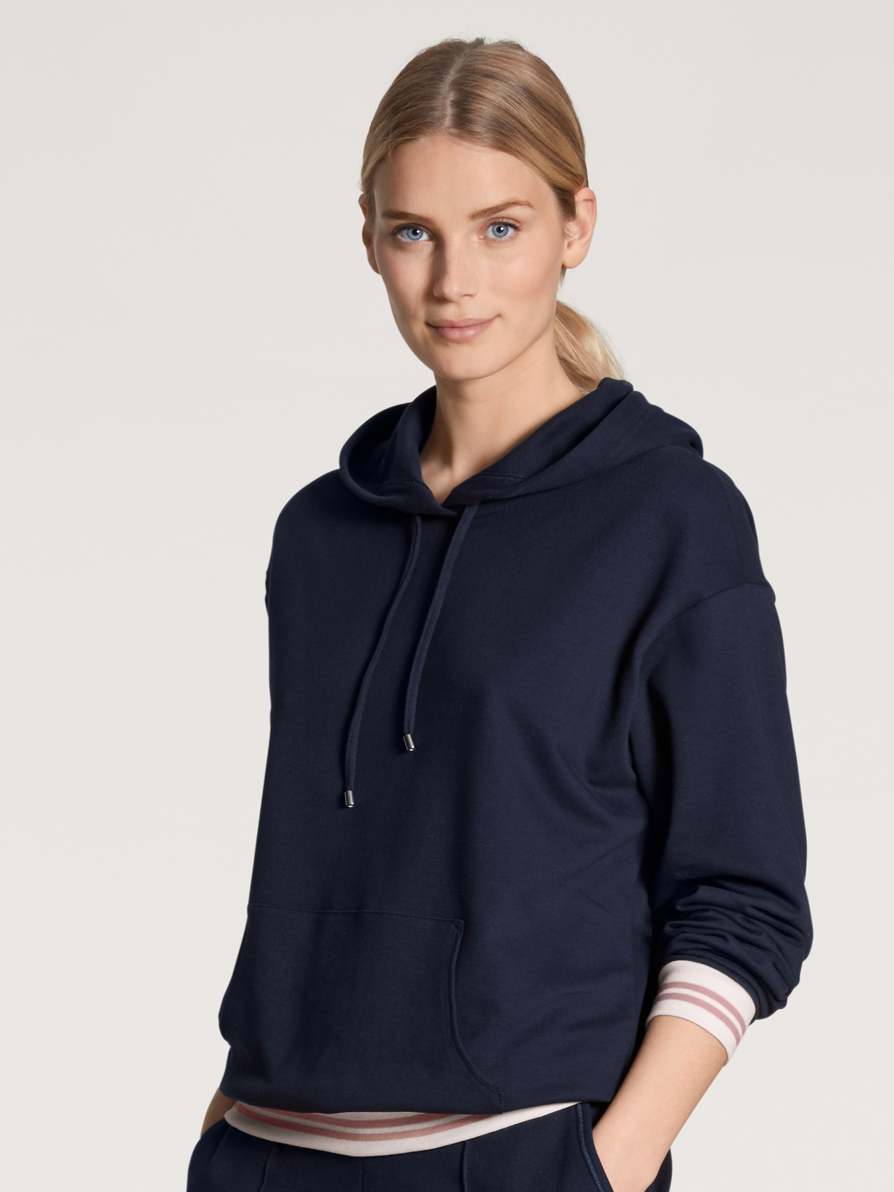 CALIDA Favourites Lounge Pullover mit Kapuzefür Damen, XS, Blau, Unsere abwechslungsreiche Lieblings-Loungewear