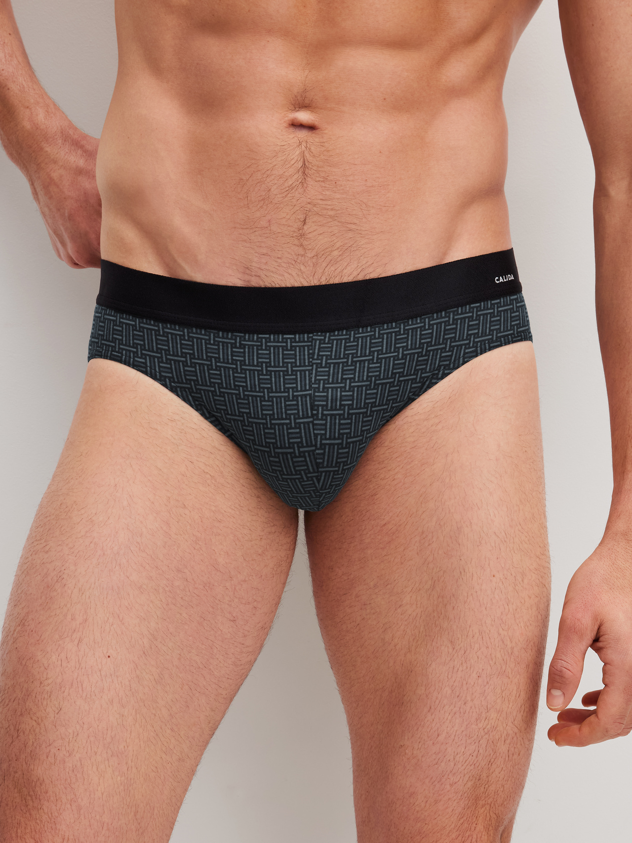 CALIDA Cotton Code Design Slip mit Softgummibundfür Herren, L, Schwarz, Markante Passform mit präziser Silhouette und modernem Design