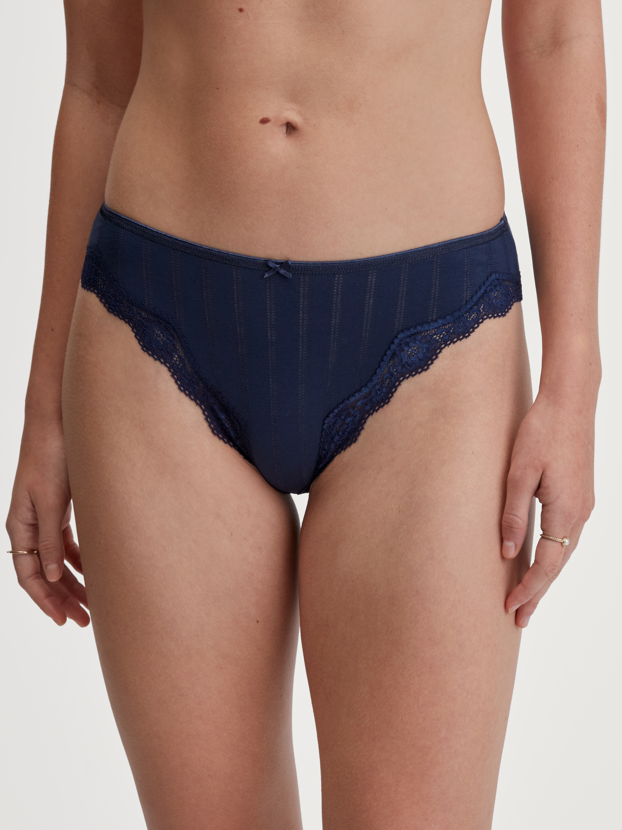 CALIDA Etude Toujours Slip, regular cutfür Damen, S, Blau, Liaison aus bester Baumwolle und verspielter Spitze